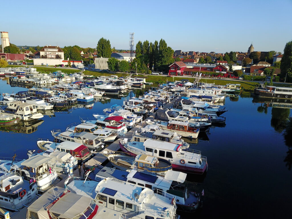 A diversity of boats for sale unique in France