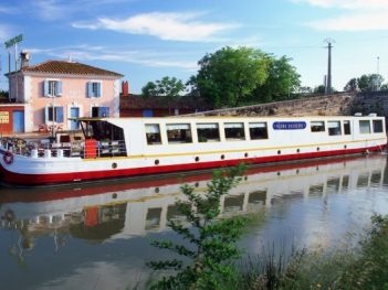 A vendre bateau de croisière fluviale visible dans le Sud de la France