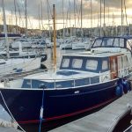 Vedette à moteur pour une navigation mixte à vendre