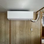 Image de la climatisation du bateau située dans la cuisine.