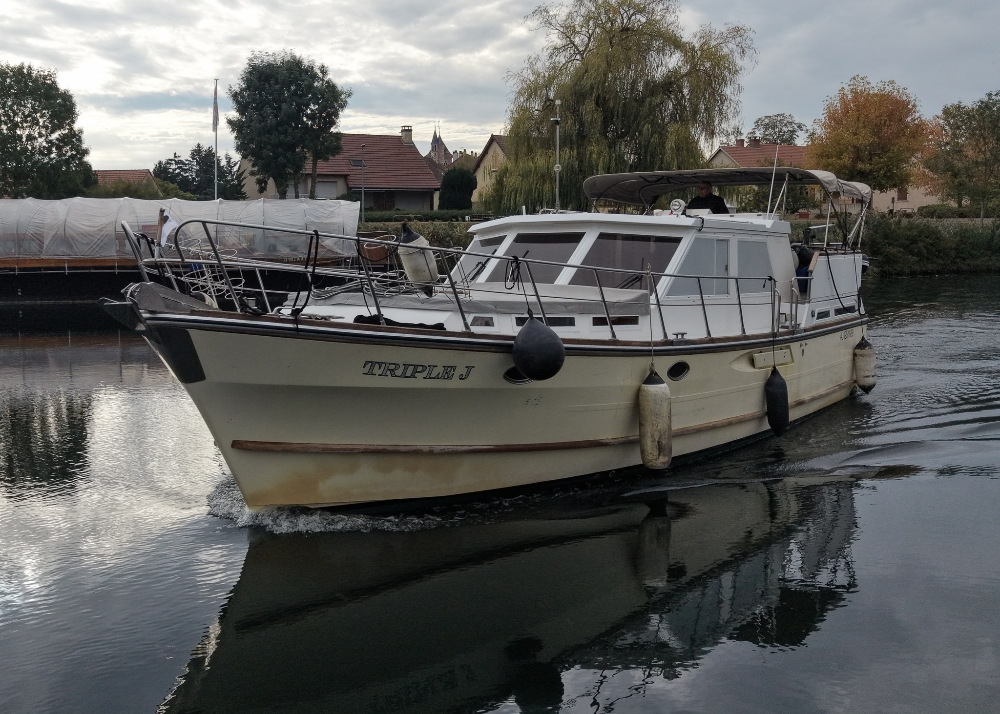 President Ranger 43 Triple J – Vue trois-quarts avant