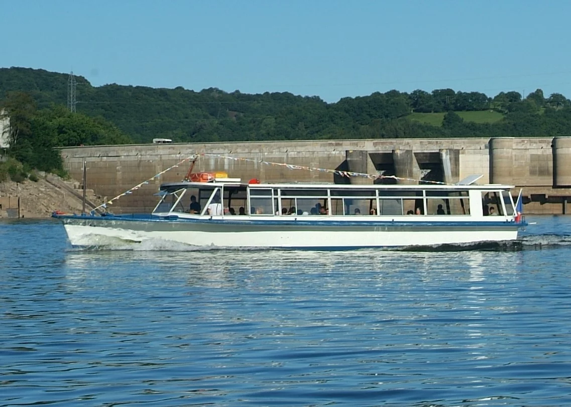 BATEAU À PASSAGERS
