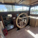 Freycinet barge 38.97 m BONANZA (1957) – helm station with wooden ship's wheel