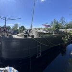 Freycinet barge 38.97 m BONANZA (1957) – bow and forward hull at the quay