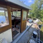 Freycinet barge 38.97 m BONANZA (1957) – wheelhouse door open onto the side deck