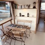 Jeanneau Eau Claire 930 river cruiser Cassis (1985) – dining area with table and folding chairs