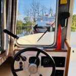 Jeanneau Eau Claire 930 river cruiser Cassis (1985) – interior helm station with steering wheel