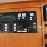 Vrijon Contessa 4.0 Dutch motor yacht Second Pearl (2000) – electrical panel and VHF radio