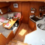 Vrijon Contessa 4.0 Dutch motor yacht Second Pearl (2000) – dinette and galley area