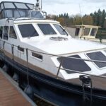 Linssen 372 SX LE VOGUE Dutch motor yacht (1992) – starboard bow exterior view