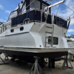 Noblesse 38 Dutch motor yacht ANATOLE (1998) – hull and propeller ashore on stands