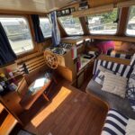 Pedro 30 Dutch motor cruiser Hiva Oa (1991) – helm station and galley area