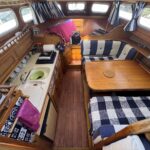 Pedro 30 Dutch motor cruiser Hiva Oa (1991) – galley and dinette in forward saloon