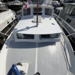 Smelne 1140 Dutch motor cruiser Dreamflower (1985) – foredeck and wheelhouse from the bow