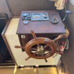 Locaboat 930 canal cruiser Sérénité (1981) – helm station, wooden wheel and instrument panel