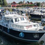 Smelne 1140 Dutch motor cruiser Dreamflower (1985) – port side view moored in the marina