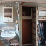Dutch Hagenaar barge 18 m ANNA (1911) – shower room with washbasin and adjoining wardrobe