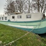 Freycinet barge 30 m Au Fil de l'Eau (1956) – bow and starboard side from the bank