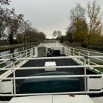 Freycinet barge 30 m Au Fil de l'Eau (1956) – upper deck with dinghy and canal view