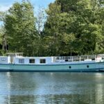 Freycinet barge 30 m Au Fil de l'Eau (1956) – port side view from the river