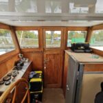 Freycinet barge 30 m Au Fil de l'Eau (1956) – wooden wheelhouse with helm station