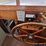 Freycinet barge 30 m Au Fil de l'Eau (1956) – wooden steering wheel and instruments