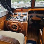 Aquanaut 11 m Dutch motor cruiser Aldebaran (1994) – inner helm station