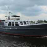 Bronsveen Kotter 1480 Dutch motor yacht Petit Michou (2002) – starboard view underway