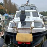 Linssen 372 SX LE VOGUE Dutch motor yacht (1992) – bow-on view from the pontoon