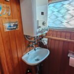 Dutch motor cruiser Helena Cruiser (1980) – gas water heater and hand basin