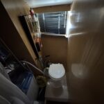Connoisseur 1135 river cruiser Ingrine (1986) – heads compartment with toilet