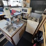 Connoisseur 1135 river cruiser Ingrine (1986) – galley with sink, gas cooker and microwave