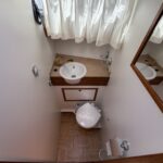 Van Vliet Atico 38 motor cruiser Joanne (1994) – toilet room with washbasin and WC