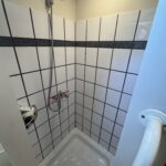 Dutch Luxe-Motor barge Dulcinea (1929) – tiled shower in the bathroom