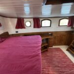 Dutch Luxe-Motor barge Dulcinea (1929) – aft cabin with double bed, desk and portholes