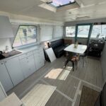 Vetus 1200 Damier Dutch motor cruiser (1992) – bright saloon with galley, dining area and wheelhouse