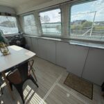 Vetus 1200 Damier Dutch motor cruiser (1992) – saloon with storage units and blinds on windows