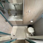 Vetus 1200 Damier Dutch motor cruiser (1992) – shower room with shower, washbasin and toilet