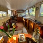 Dutch Luxe-Motor barge 14.50 m (1928) – overall view of the saloon and open-plan galley