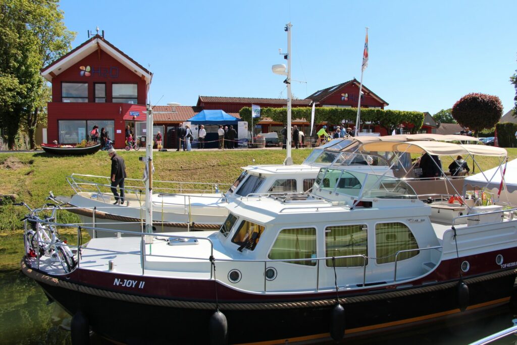 The H2O offices and boats moored at the marina of Saint-Jean-de-Losne during the open days